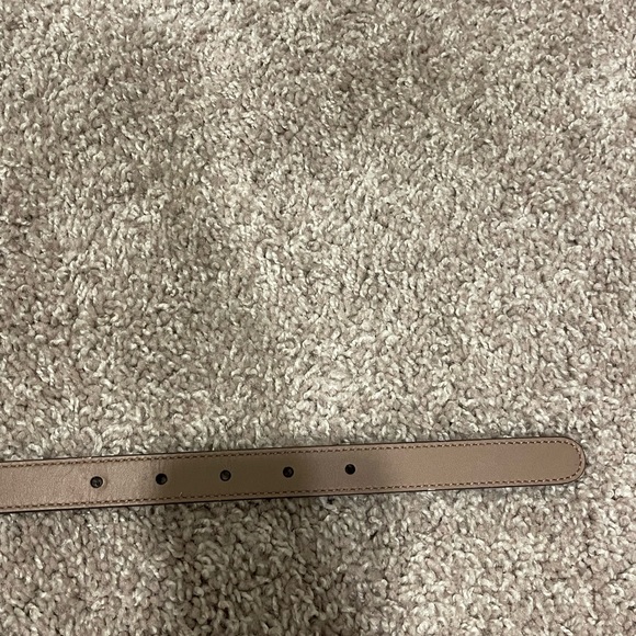 Authentic Gucci Pearl Belt- Porcelain Rose - Picture 3 of 5